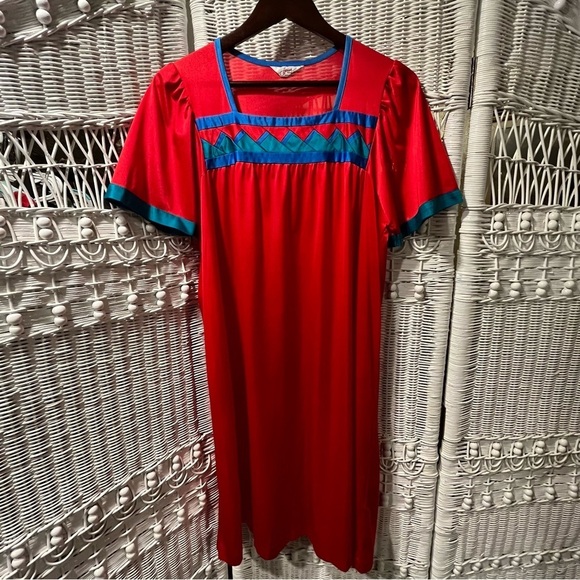 Vtg HENSON KICKERNICK Nightgown‎ Size M Red Abstract MOD Colorblock Antron Nylon - Picture 1 of 12